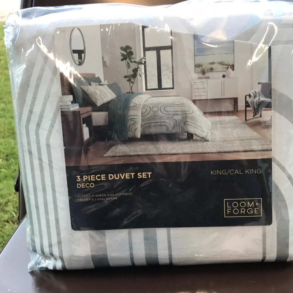 Loom + Forge White / Silver Piece Duvet Cover Set King/ Cal King Seafoam